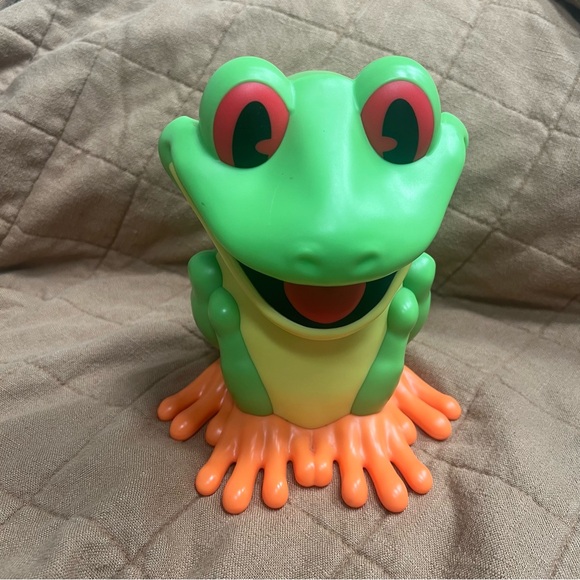 BOGO Rainforest Cafe CHACHA 3D Tree Frog Souvenir Travel Drink Sipper Cupw/Straw - Picture 1 of 5